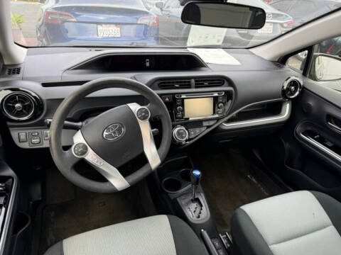 2016 Toyota Prius c Three