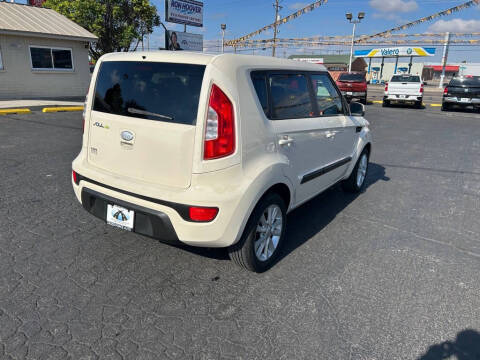 2013 Kia Soul +