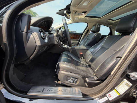 2016 Jaguar XJ R-Sport