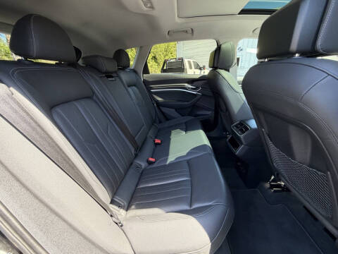 2022 Audi e-tron quattro Premium Plus