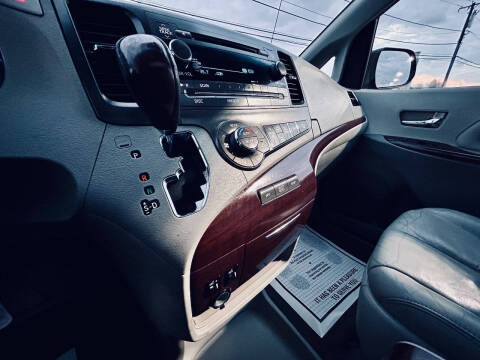 2013 Toyota Sienna XLE Mobility 7-Passenger