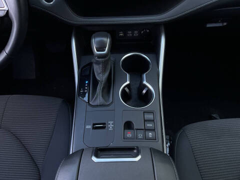 2025 Toyota Highlander LE