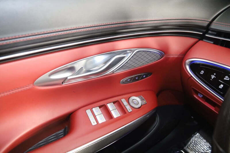 2023 Genesis GV70 2.5T Standard