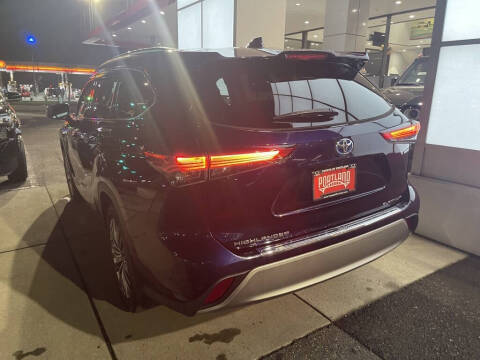 2021 Toyota Highlander Hybrid Platinum