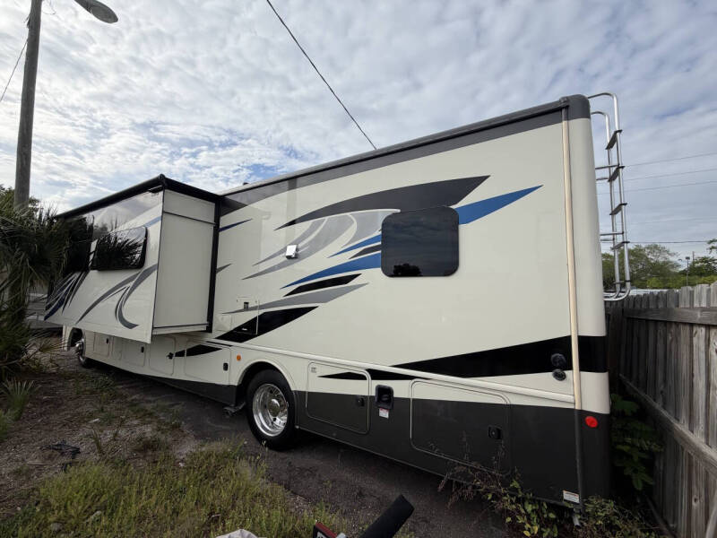 2022 Holiday Rambler Invicta