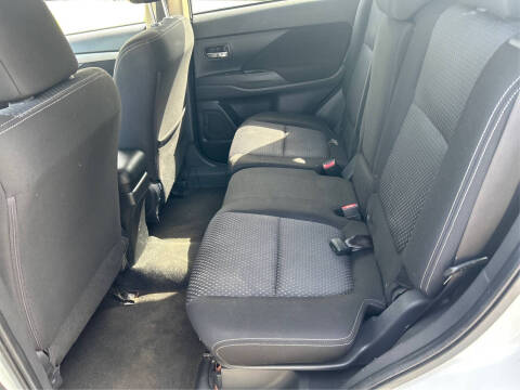 2016 Mitsubishi Outlander ES