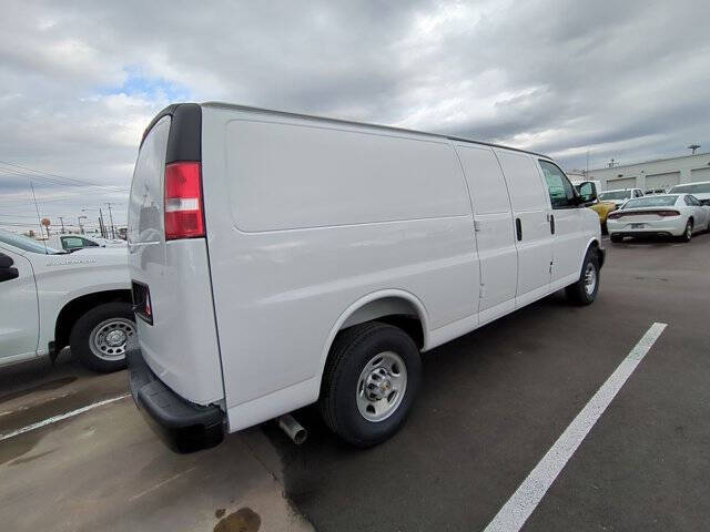 2025 Chevrolet Express 2500