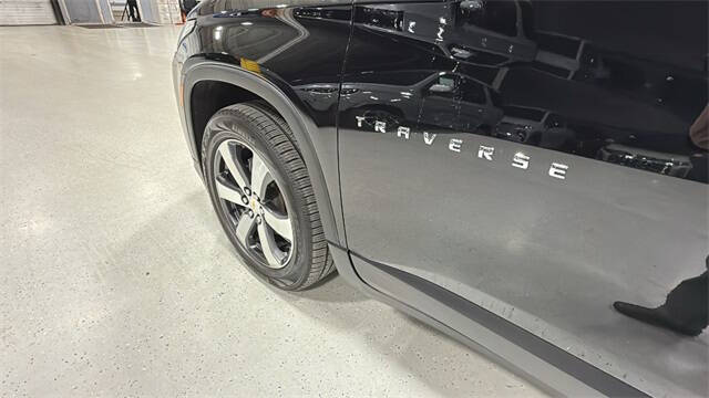 2022 Chevrolet Traverse LT Leather