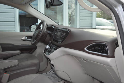 2017 Chrysler Pacifica LX