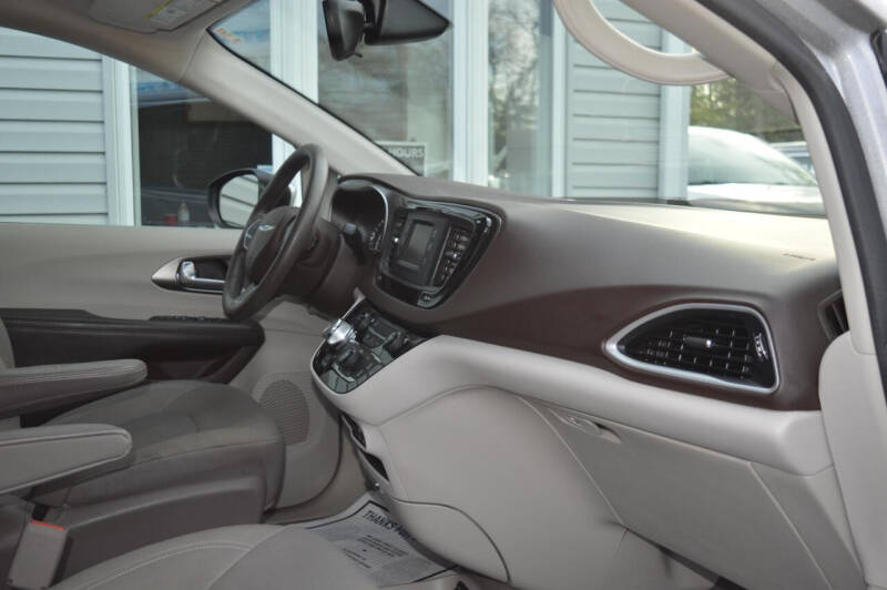 2017 Chrysler Pacifica LX