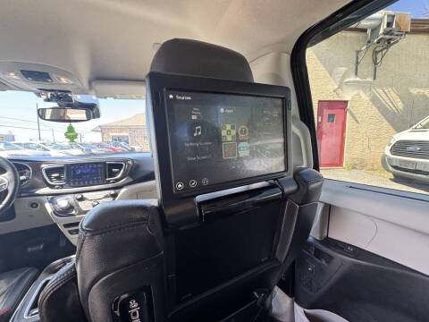 2017 Chrysler Pacifica Touring-L Plus