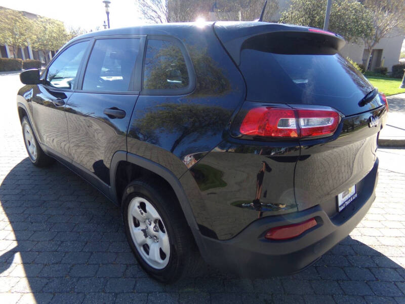 2017 Jeep Cherokee Sport