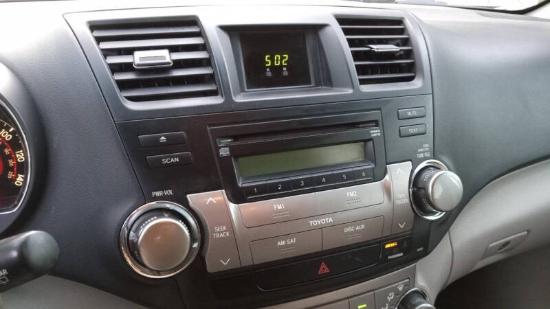 2011 Toyota Highlander SE