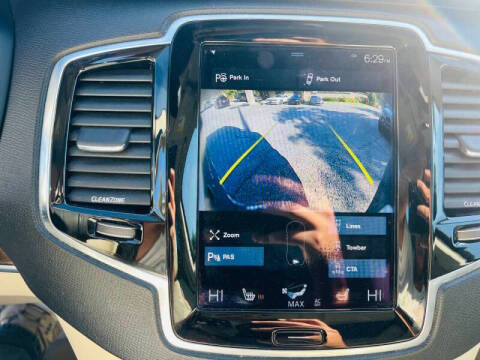 2016 Volvo XC90 T6 Momentum