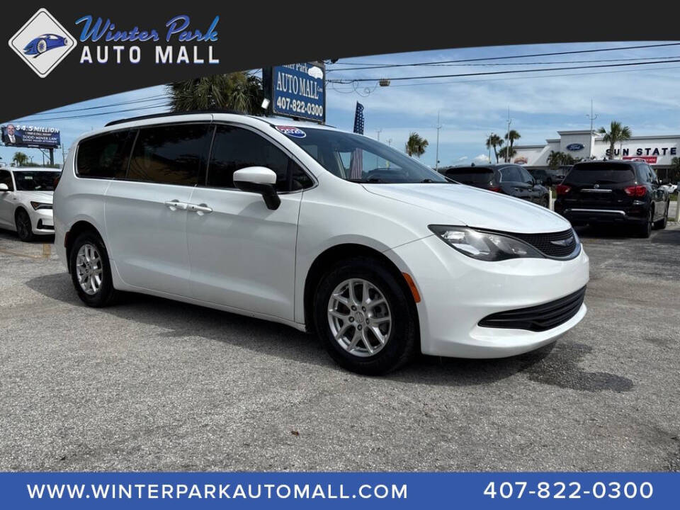 2020 Chrysler Voyager's photo