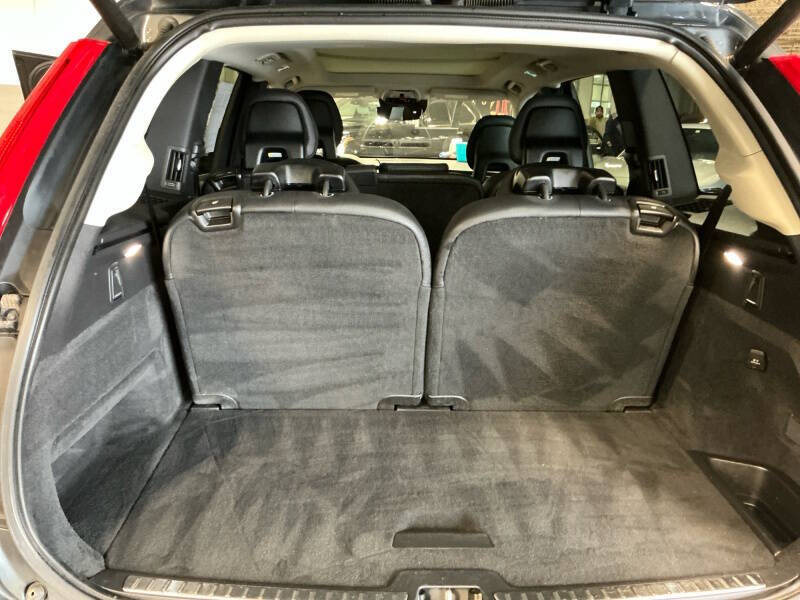 2021 Volvo XC90 T6 Momentum 7-Passenger