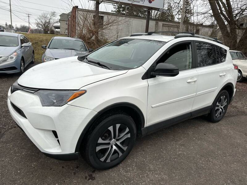 2018 Toyota RAV4 for sale at MEDINA WHOLESALE LLC in Wadsworth OH