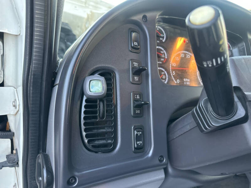 2015 Freightliner M2 106