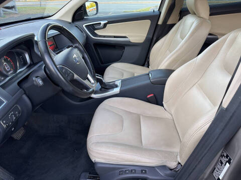 2016 Volvo XC60 T5 Drive-E Premier