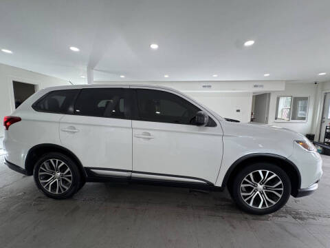 2016 Mitsubishi Outlander ES