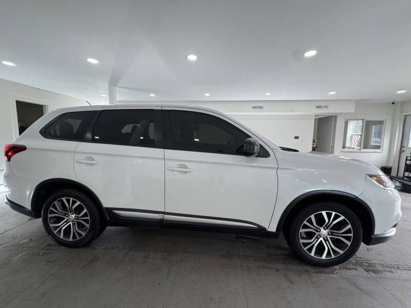 2016 Mitsubishi Outlander ES