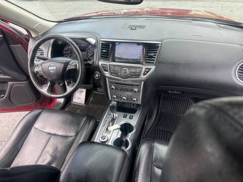 2017 Nissan Pathfinder SL