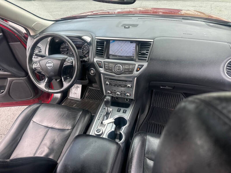 2017 Nissan Pathfinder SL