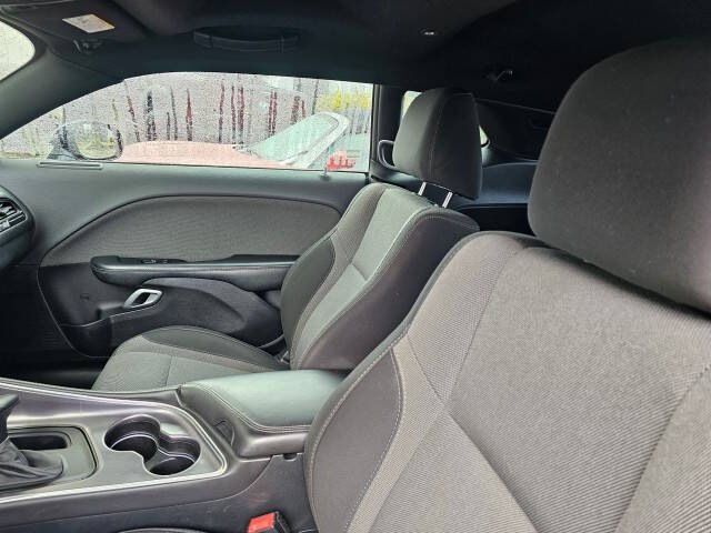 2015 Dodge Challenger SXT