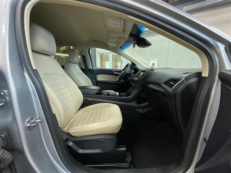 2020 Ford Edge SE