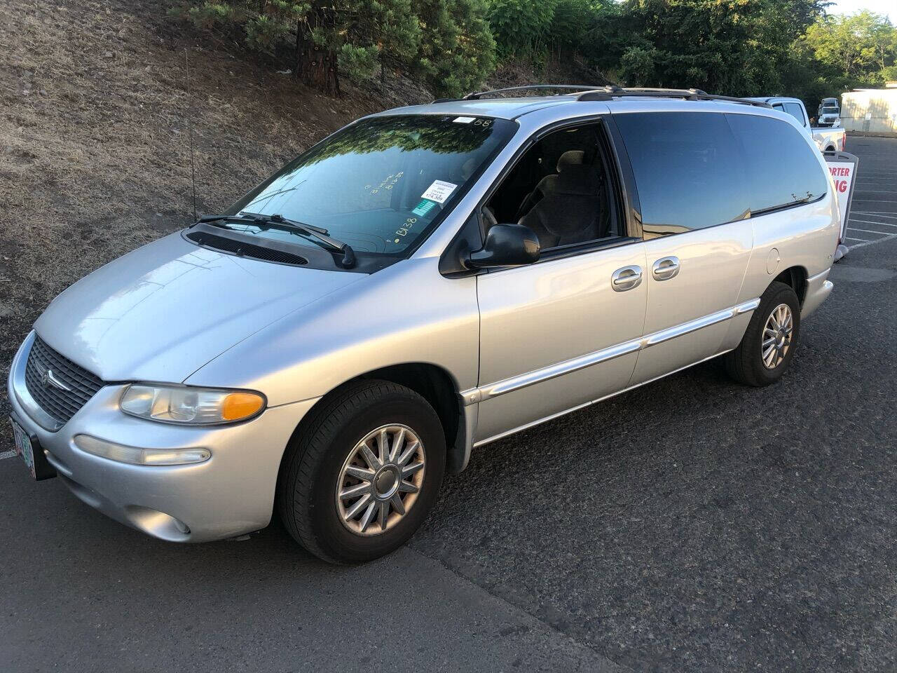 chrysler minivan 2000