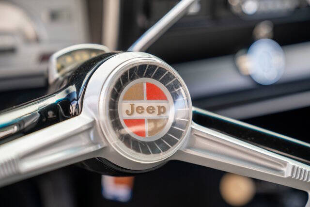1968 Jeep Wagoneer 24