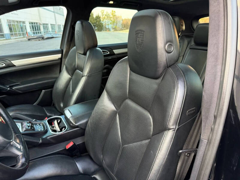 2013 Porsche Cayenne GTS