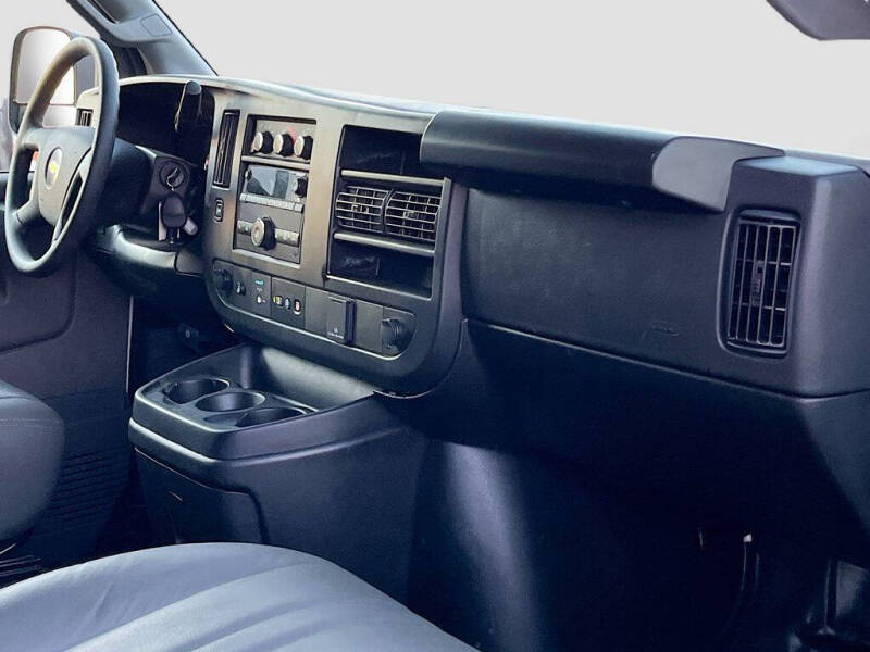 2025 Chevrolet Express 2500