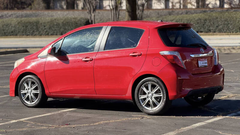 2012 Toyota Yaris 5-Door SE