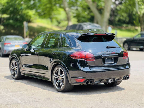 2014 Porsche Cayenne GTS