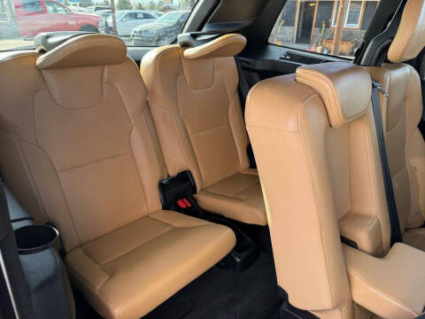 2016 Volvo XC90 T6 Momentum