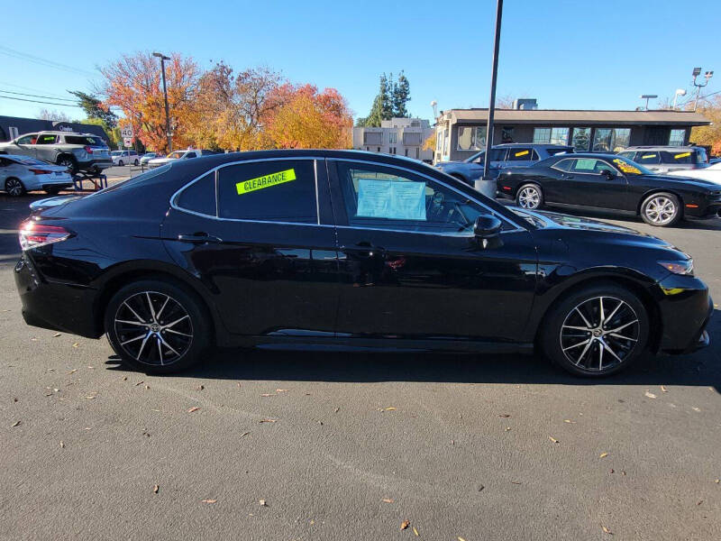 2021 Toyota Camry SE photo 8