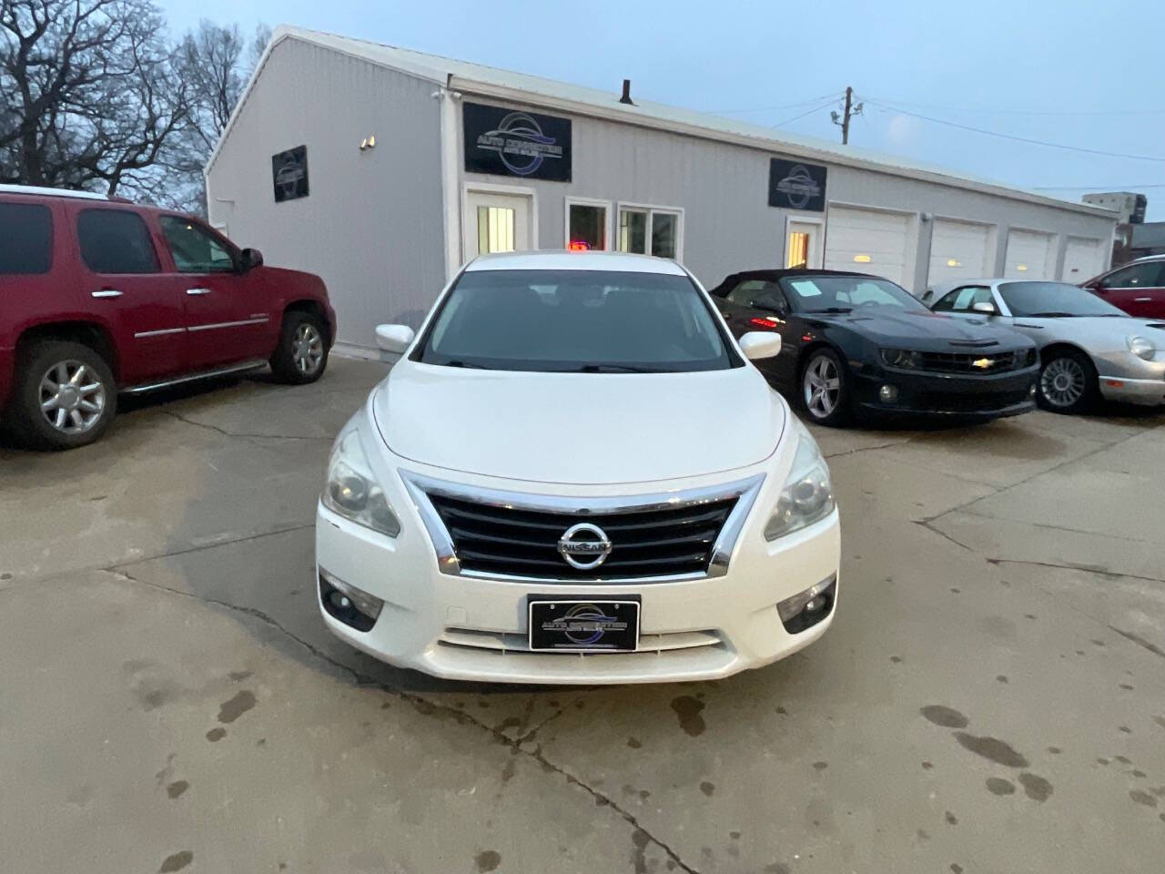 2015 Nissan Altima for sale at Auto Connection in Waterloo, IA