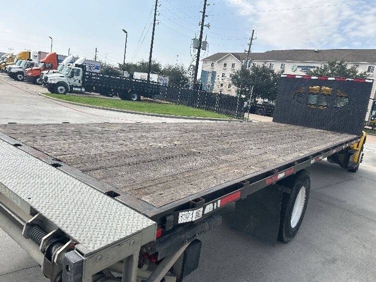 2019 Freightliner M2 106