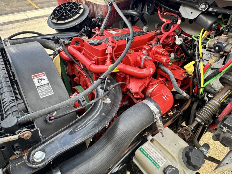 2019 Freightliner M2 106