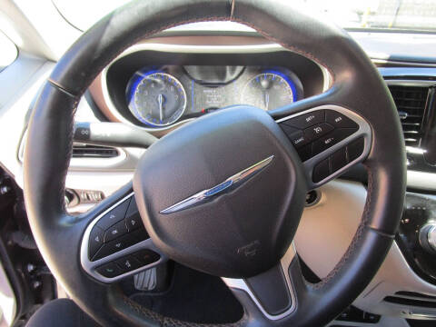 2017 Chrysler Pacifica Touring-L