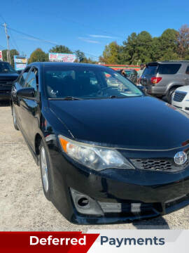 2014 Toyota Camry for sale at LAKE CITY AUTO SALES in Forest Park GA