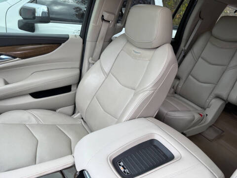 2018 Cadillac Escalade Luxury