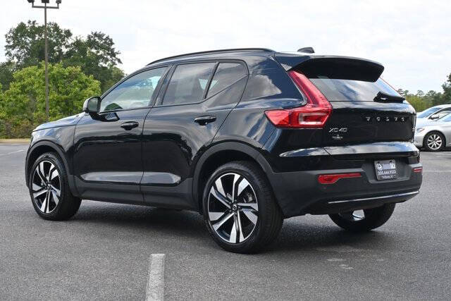 2025 Volvo XC40 B5 Plus Dark Theme