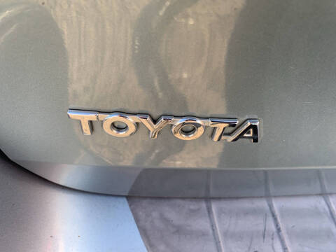 2005 Toyota Sienna LE 8 Passenger