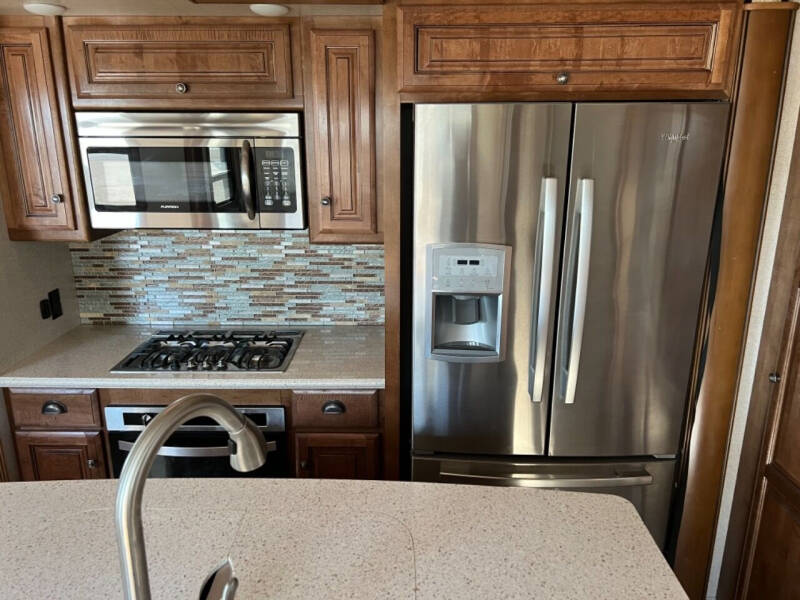 2018 Thor Motor Coach Redwood