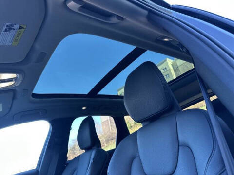 2025 Volvo XC60 B5 Plus Dark Theme