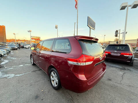 2011 Toyota Sienna Base 7-Passenger