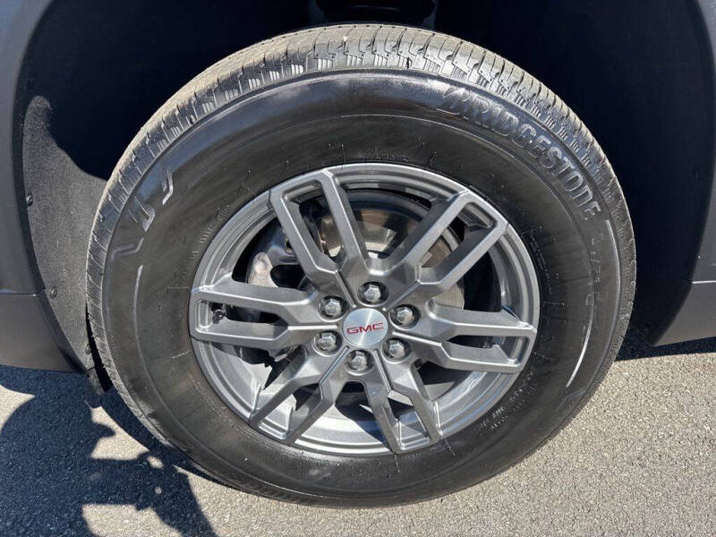 2025 GMC Acadia Elevation