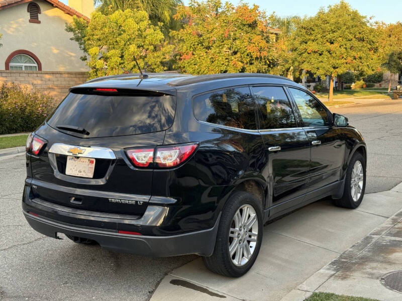 2015 Chevrolet Traverse 1LT photo 2